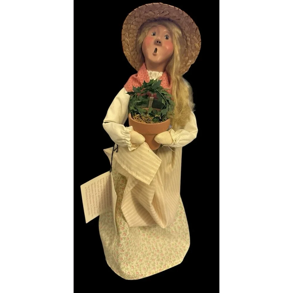 Byers Choice‎ Colonial Williamsburg Christmas Woman w/ Holly Topiary In Clay Pot